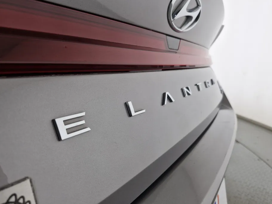 2023 Hyundai Elantra Smart 