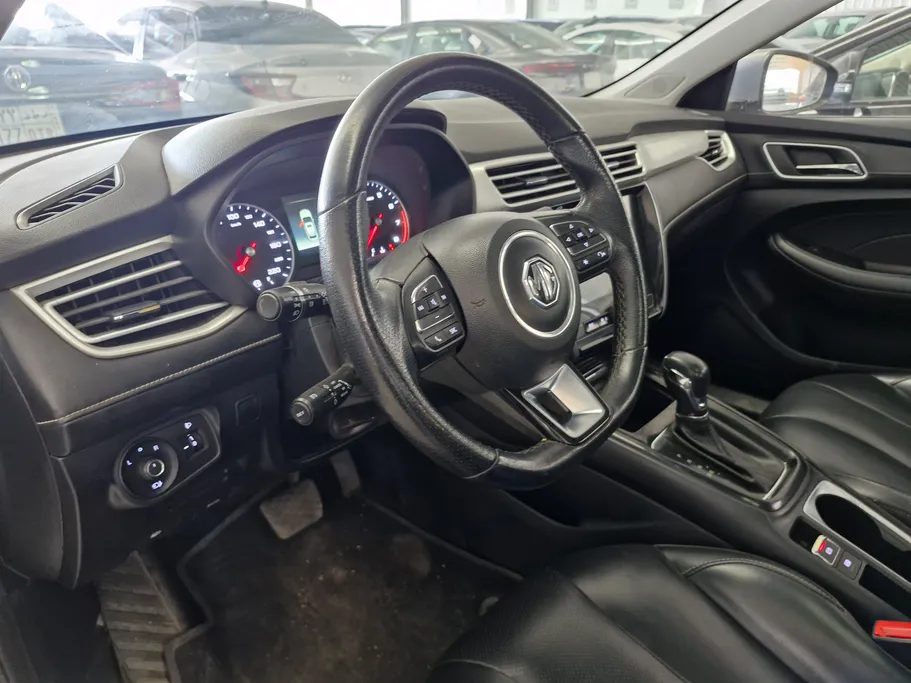 ام جي 5 LUX 2023 