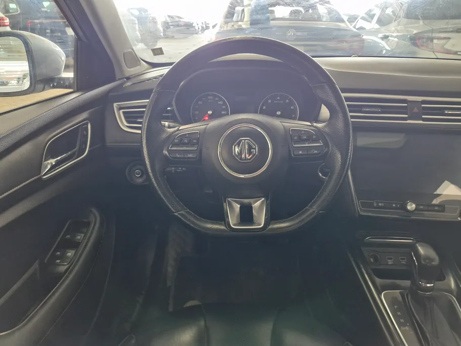 ام جي 5 LUX 2023 