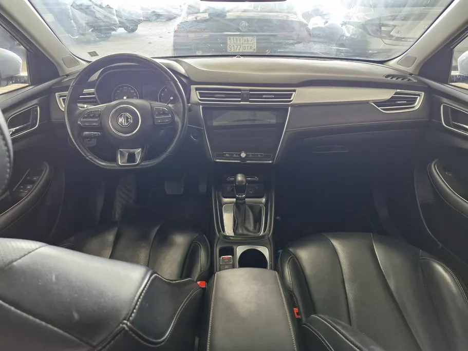 ام جي 5 LUX 2023 