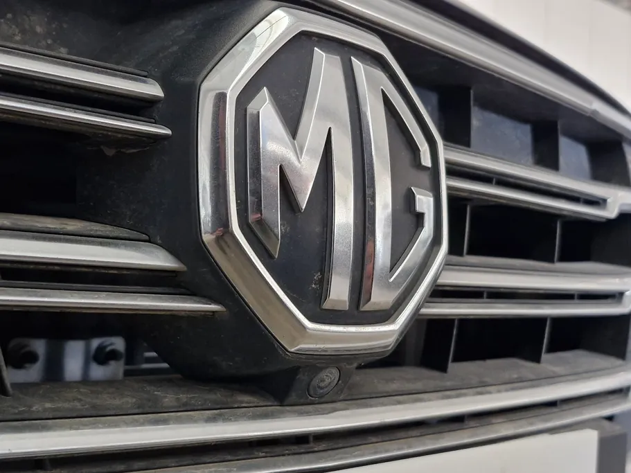 ام جي 5 LUX 2023 