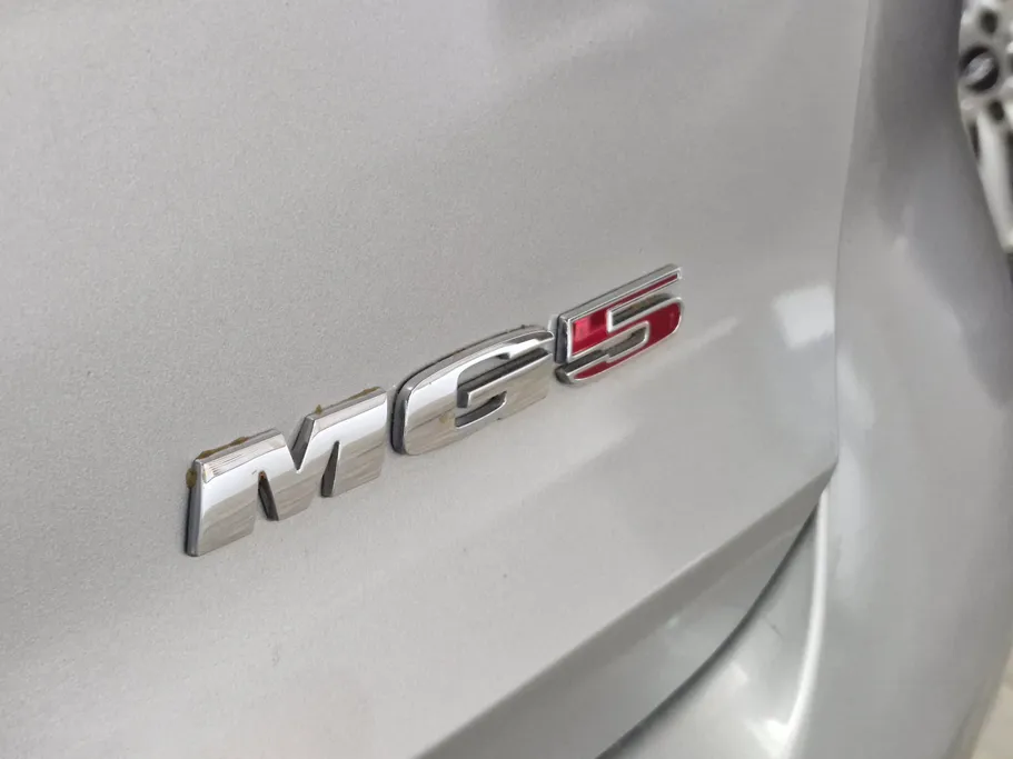 ام جي 5 LUX 2023 