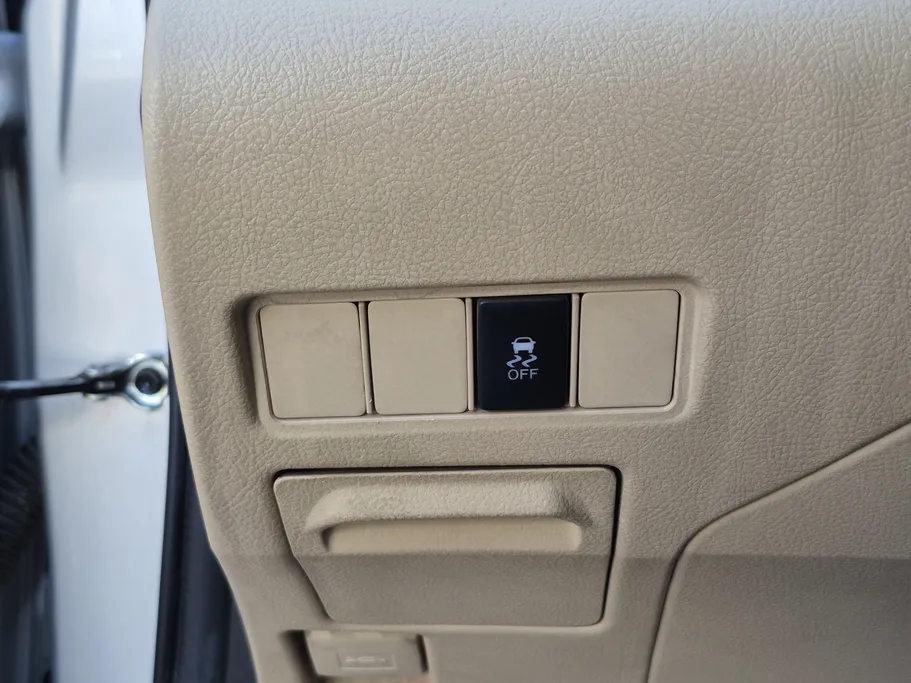 تويوتا يارس Y FLT 2021 