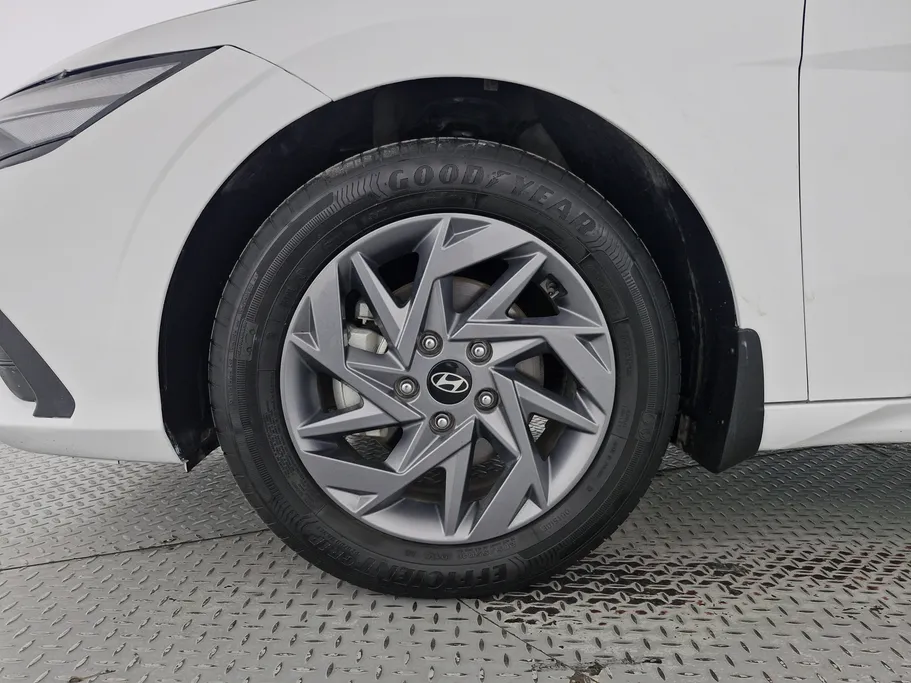 2024 Hyundai Elantra Smart 