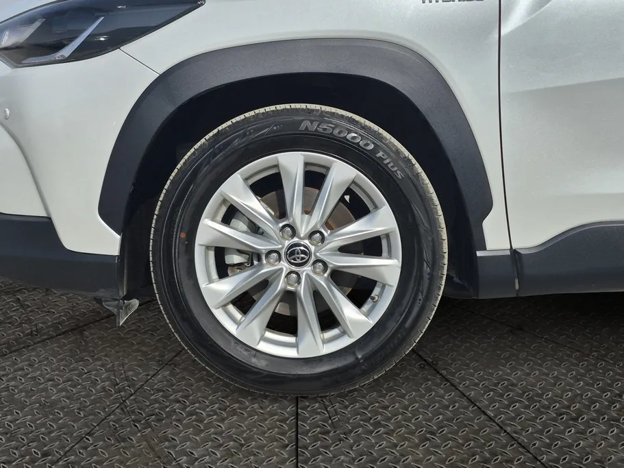 2024 Toyota Corolla Cross XLE HEV 