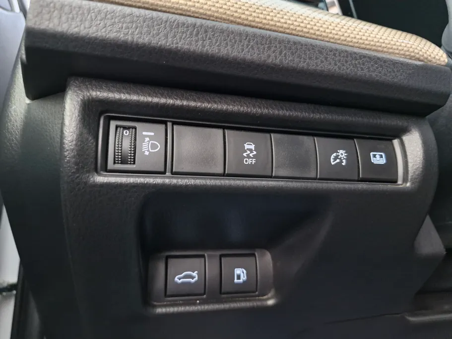 2025 Toyota Camry  LE HEV 