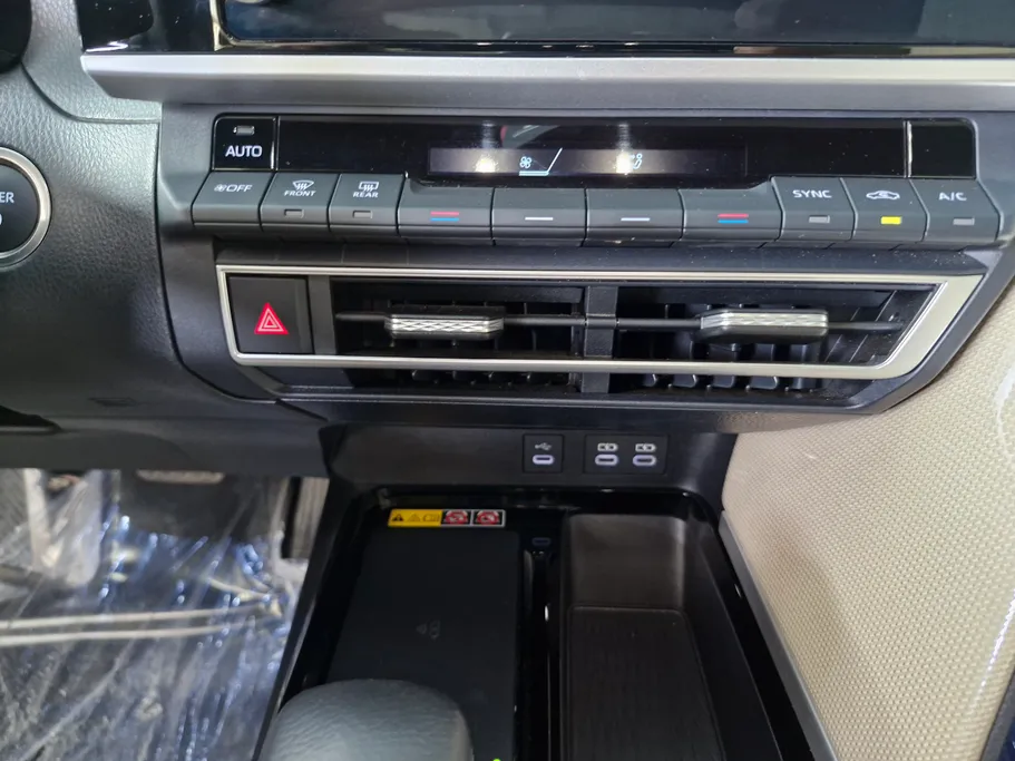 2025 Toyota Camry  LE HEV 