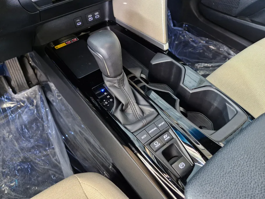 2025 Toyota Camry  LE HEV 