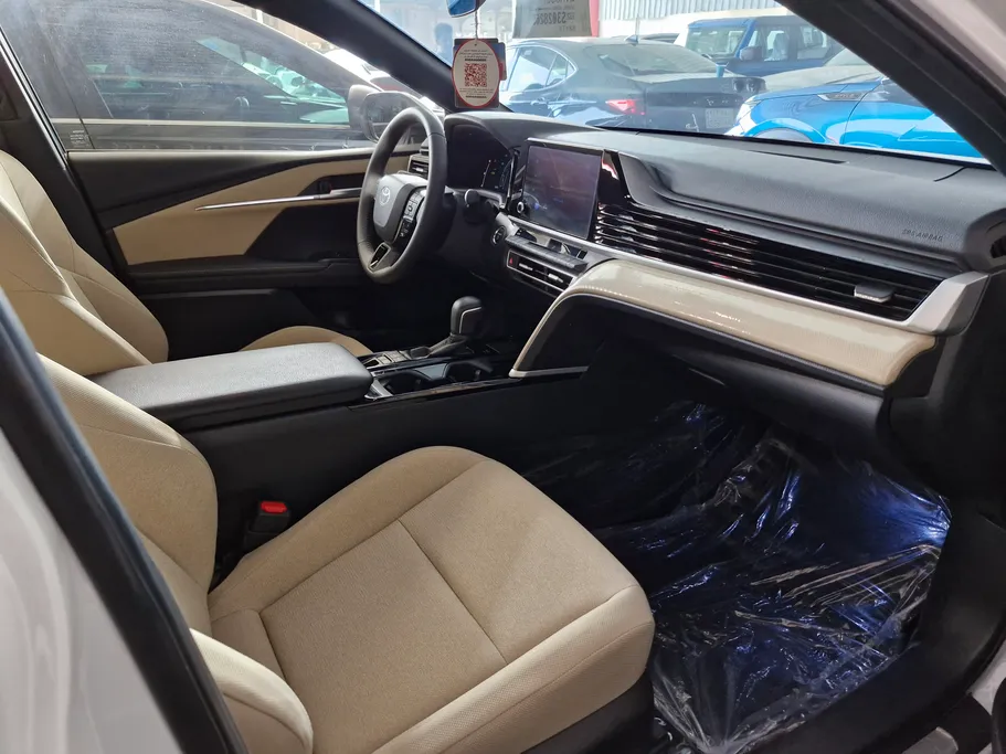 2025 Toyota Camry  LE HEV 