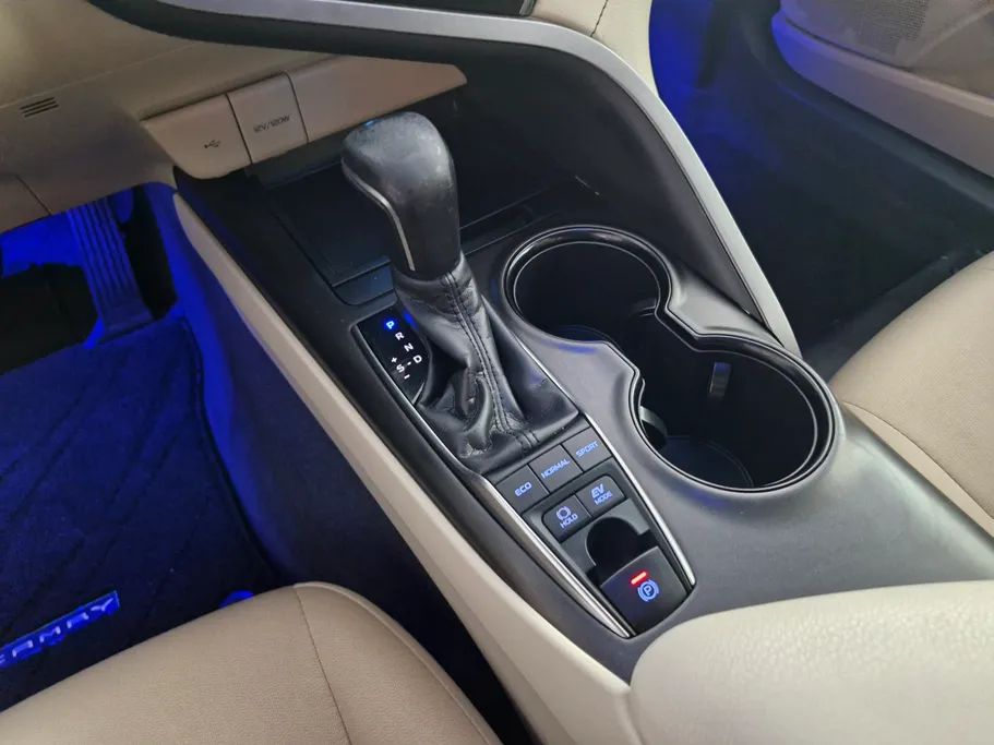 تويوتا كامري GLE HEV  2024 