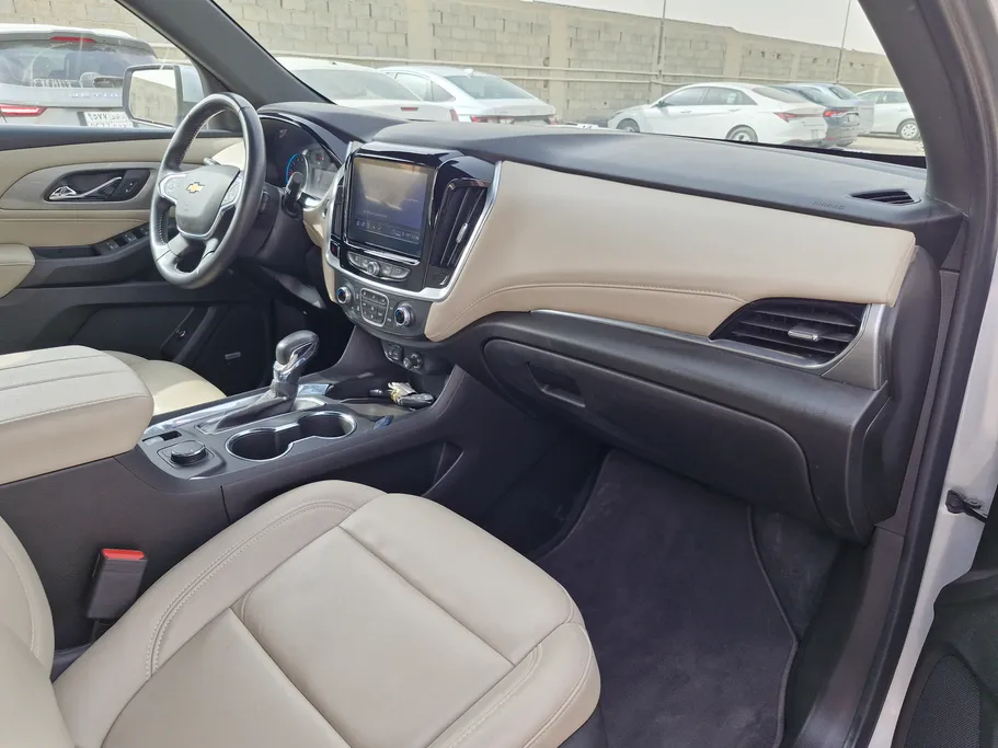 2022 Chevrolet Traverse LT 