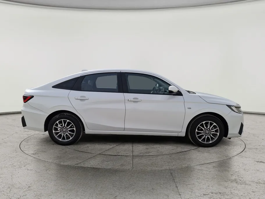 2023 Toyota Yaris  Y 