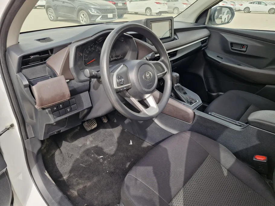 2023 Toyota Yaris  Y 