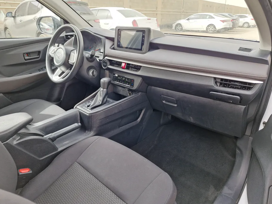 2023 Toyota Yaris  Y 