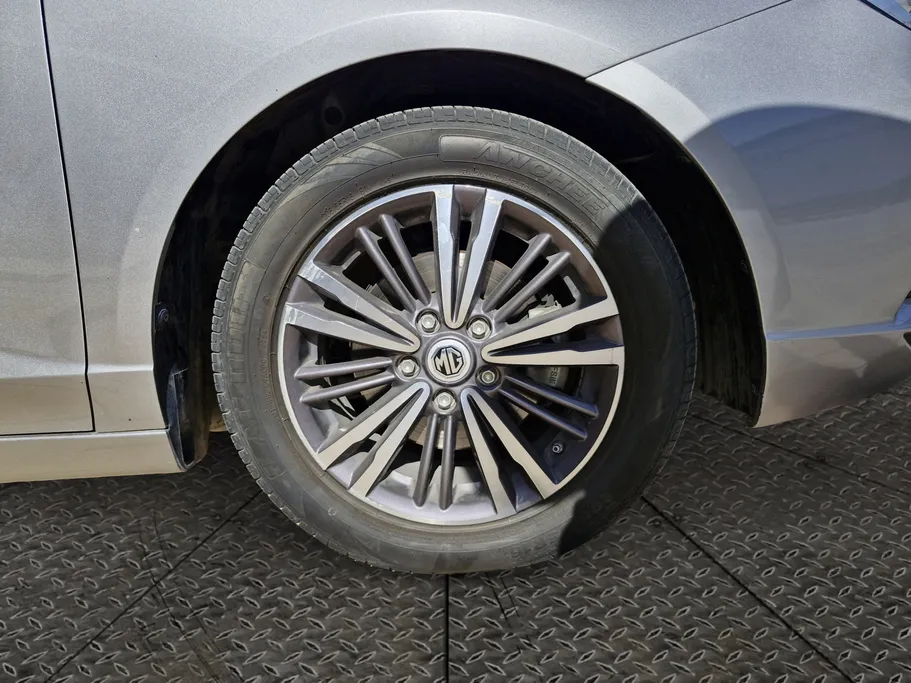 Used 2023 MG 5 LUX Silver Color for sale - 285284 | Syarah