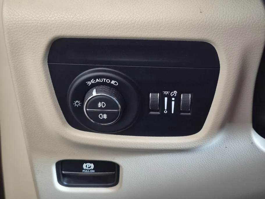 جيب جراند شيروكي ليمتد 2022 