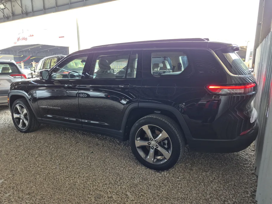 جيب جراند شيروكي ليمتد 2022 