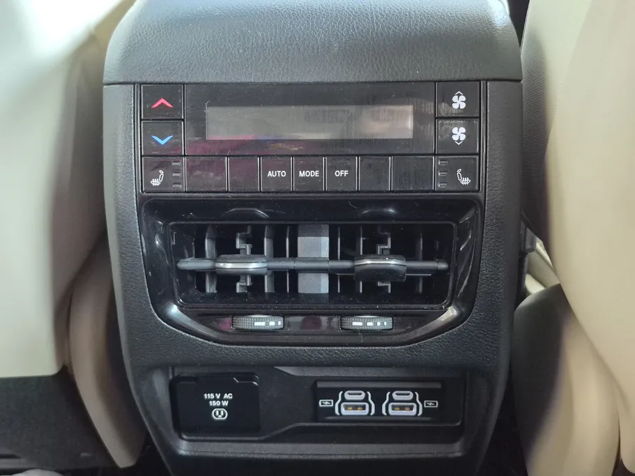 جيب جراند شيروكي ليمتد 2022 