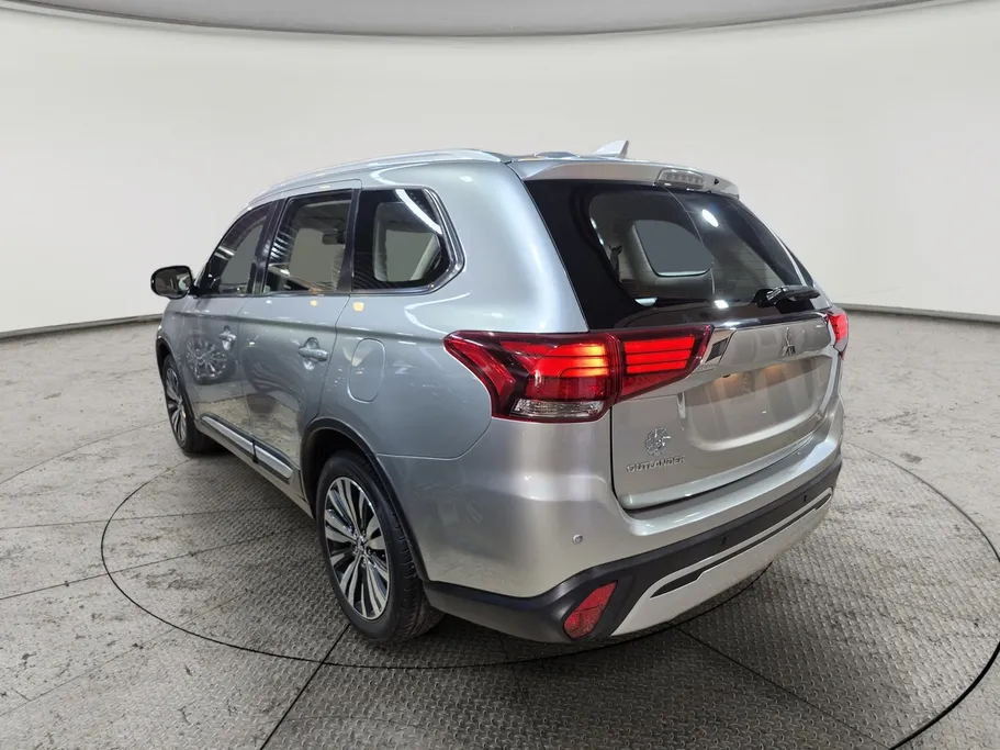 ميتسوبيشي اوتلاندر CLS 2020 