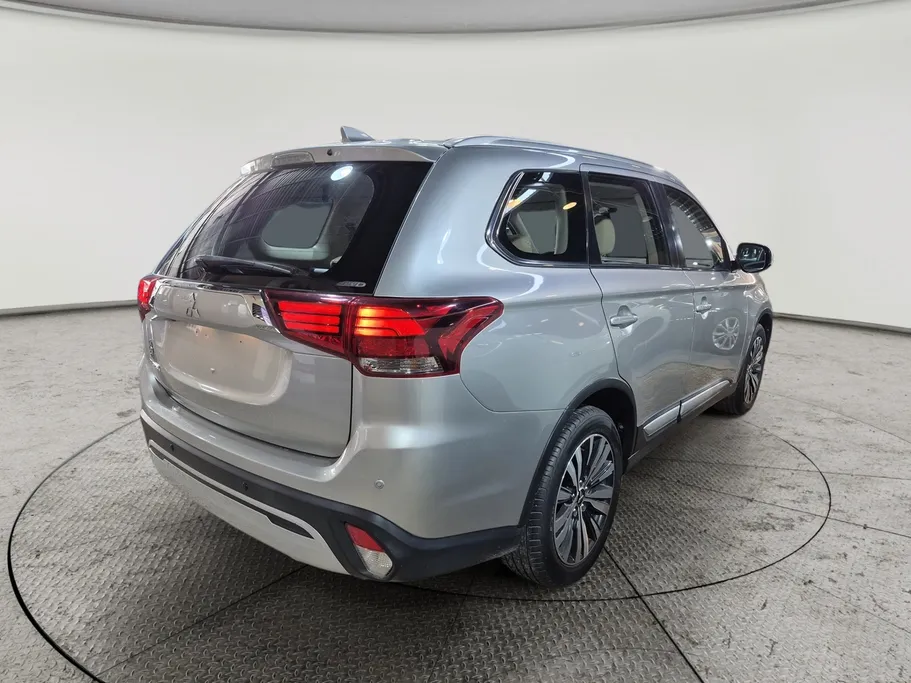 ميتسوبيشي اوتلاندر CLS 2020 