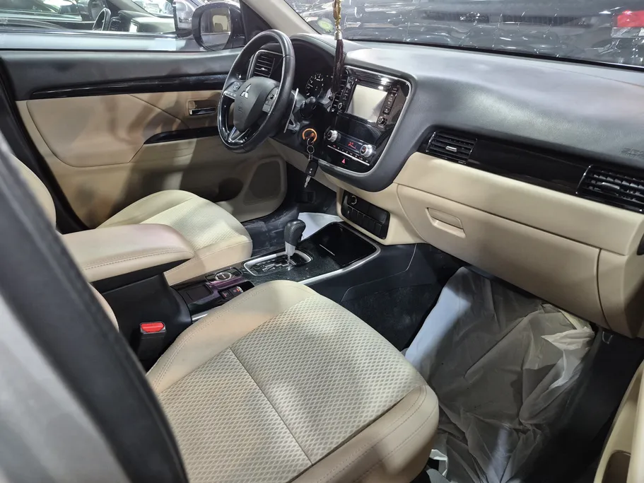 ميتسوبيشي اوتلاندر CLS 2020 