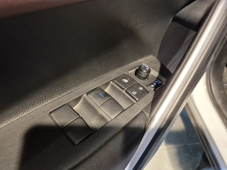 تويوتا كورولا كروس XLE HEV 2023 