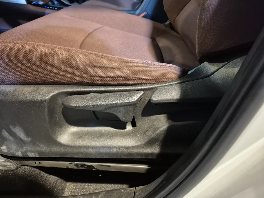 تويوتا كورولا كروس XLE HEV 2023 