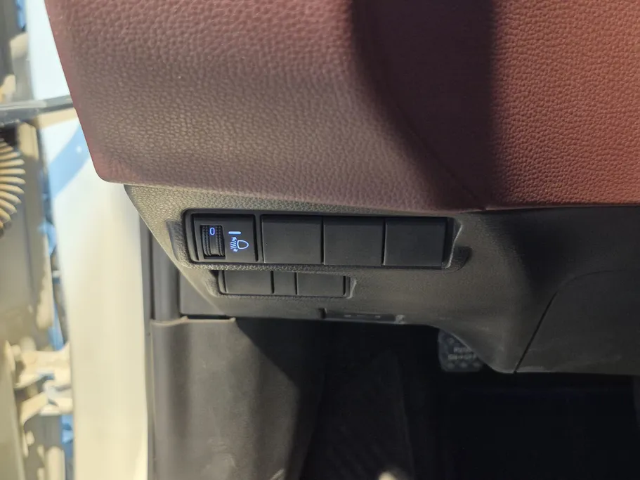 تويوتا كورولا كروس XLE HEV 2023 