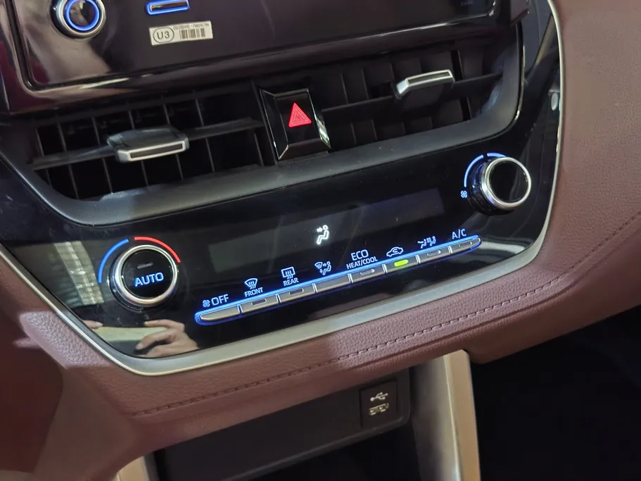 تويوتا كورولا كروس XLE HEV 2023 