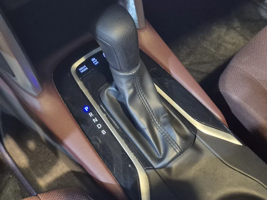 تويوتا كورولا كروس XLE HEV 2023 