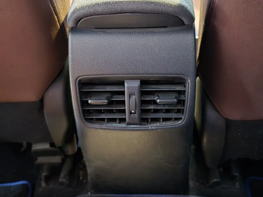 تويوتا كورولا كروس XLE HEV 2023 