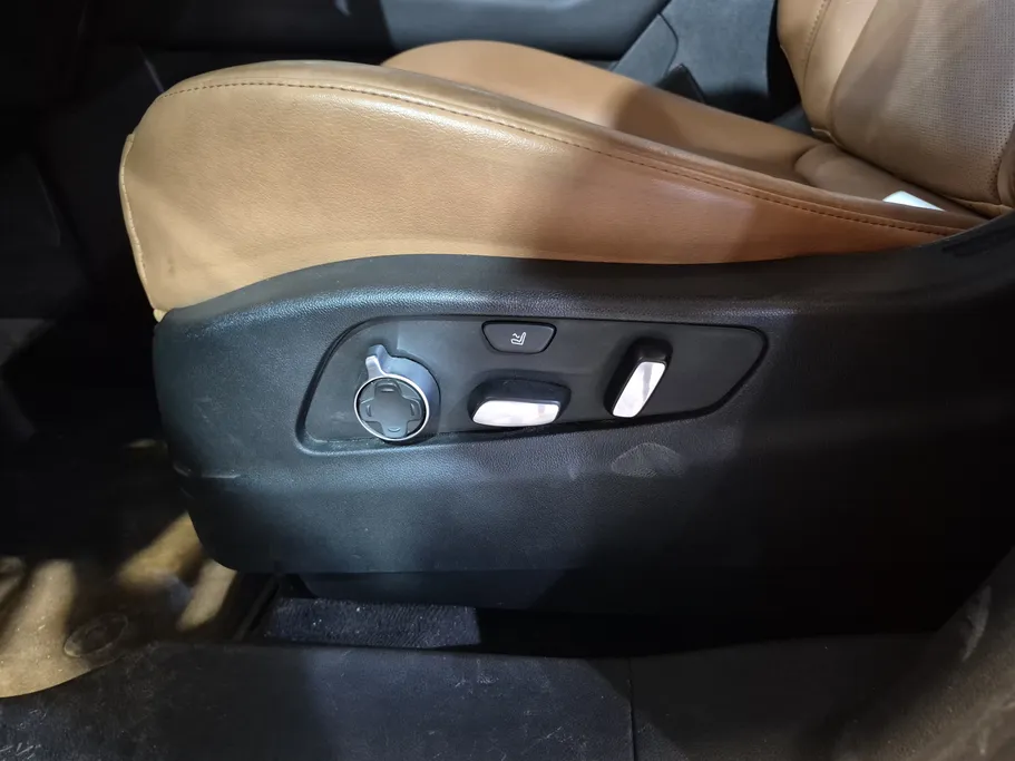 كاديلاك اكس تي 4  2020 