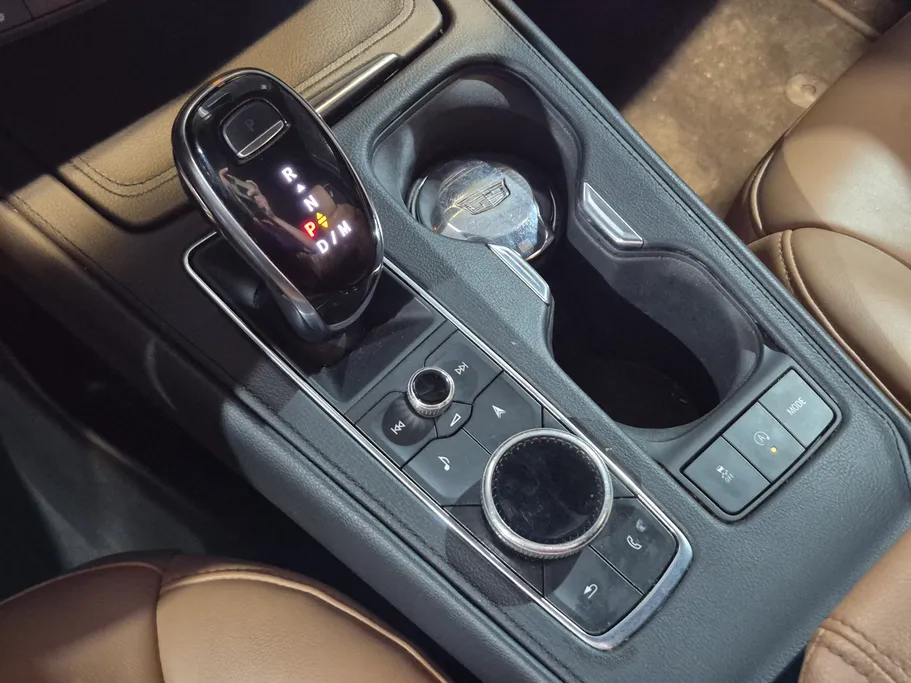 كاديلاك اكس تي 4  2020 