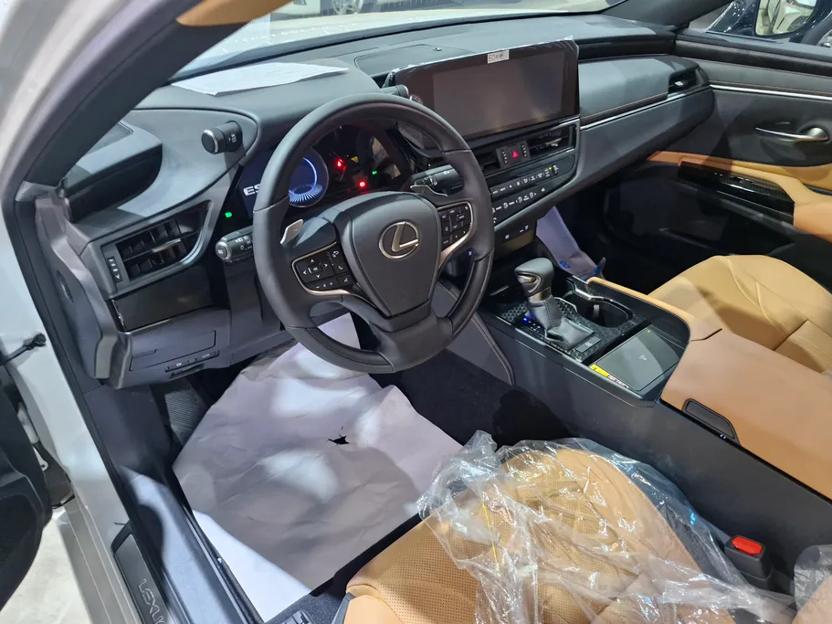 2025 Lexus ES 250 