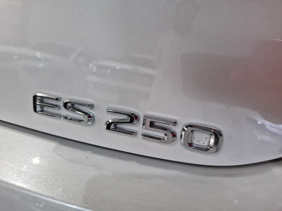 2025 Lexus ES 250 