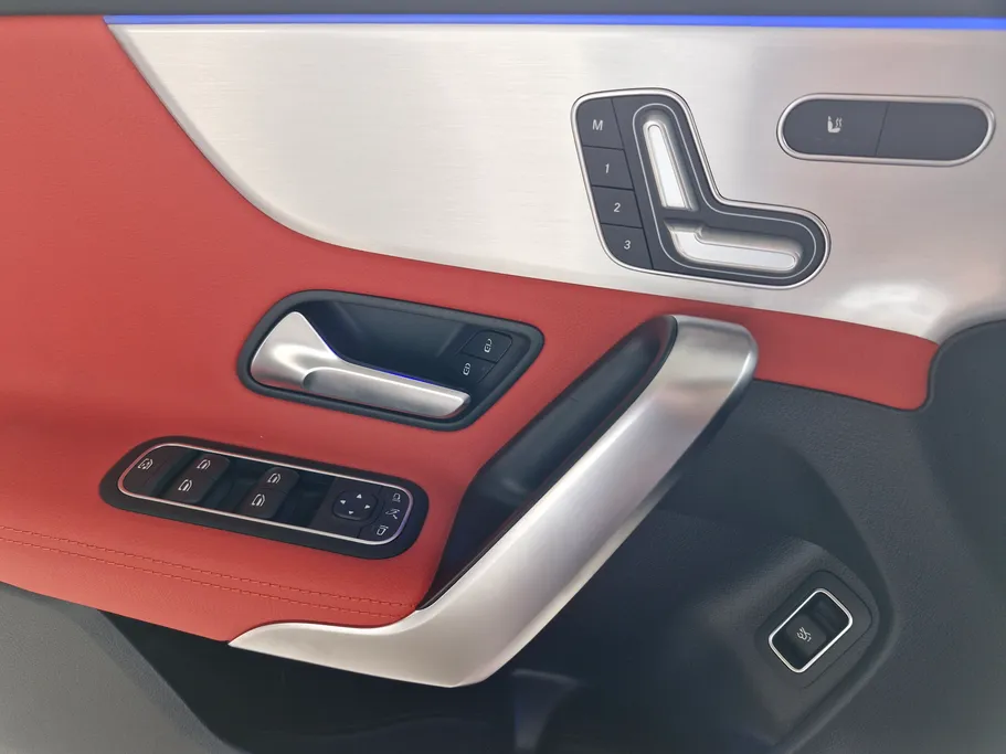 2025 Mercedes CLA 200 