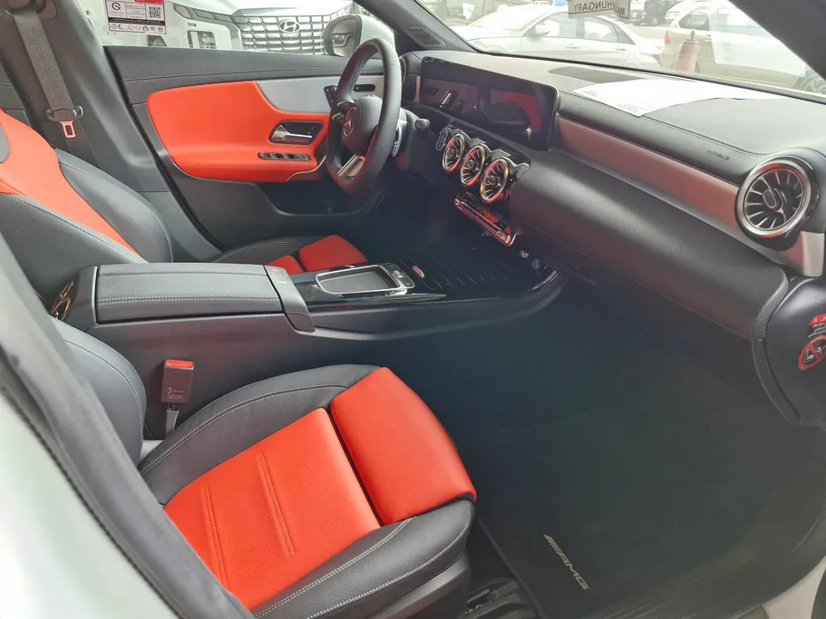 2025 Mercedes CLA 200 