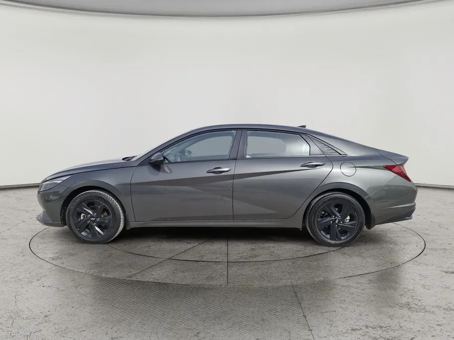 2023 Hyundai Elantra Smart 