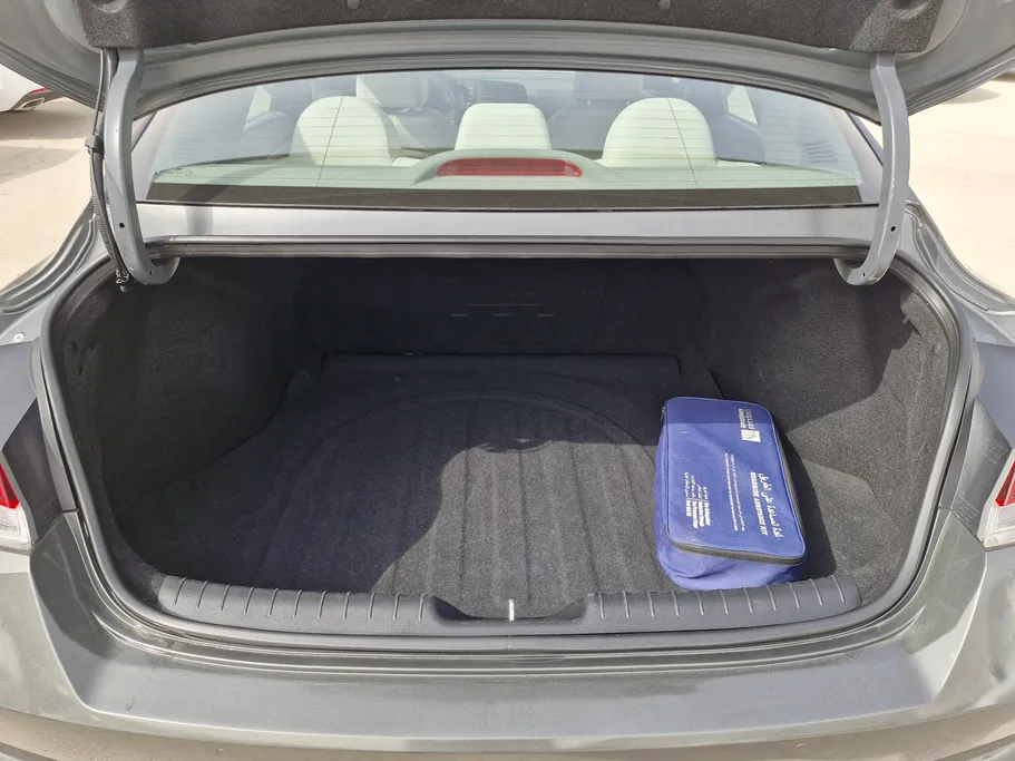 2023 Hyundai Elantra Smart 