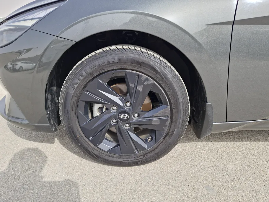 2023 Hyundai Elantra Smart 