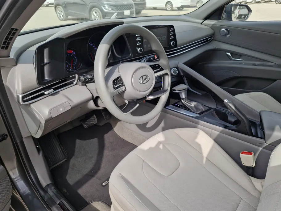 2023 Hyundai Elantra Smart 