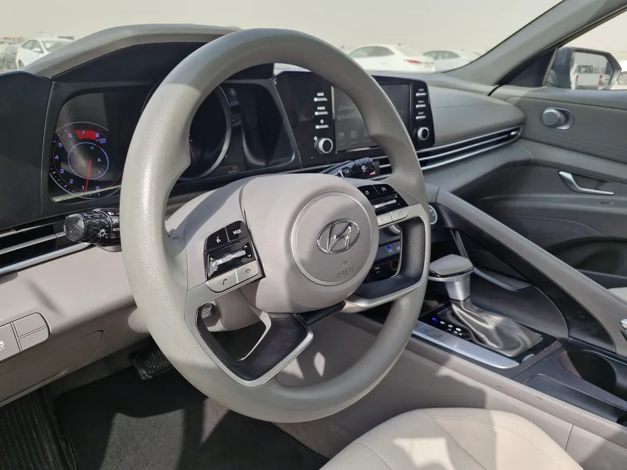 2023 Hyundai Elantra Smart 