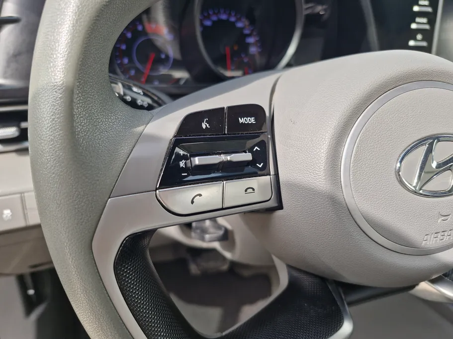 2023 Hyundai Elantra Smart 