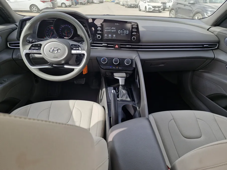 2023 Hyundai Elantra Smart 