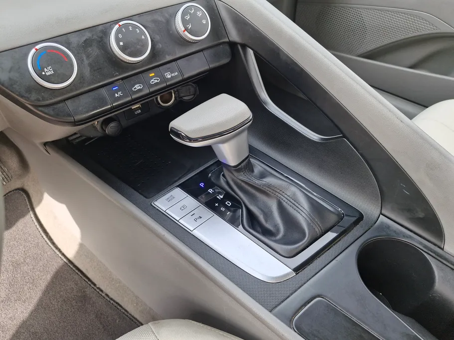 2023 Hyundai Elantra Smart 