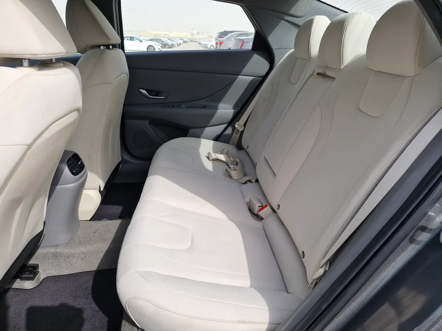 2023 Hyundai Elantra Smart 