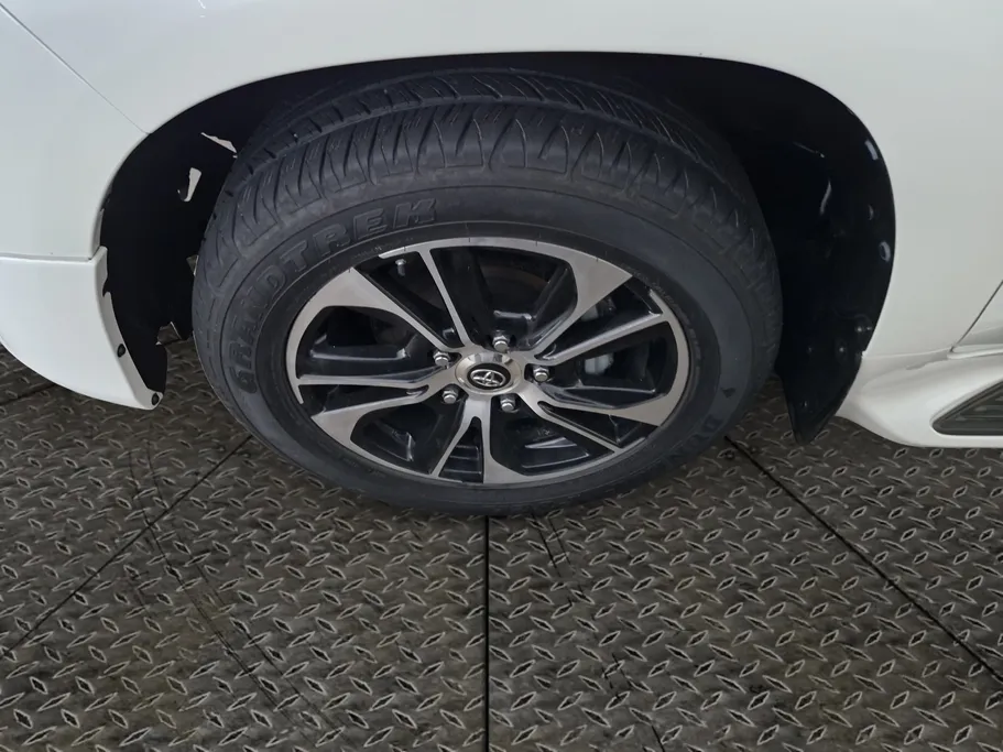 تويوتا لاندكروزر Grand Touring 2021 