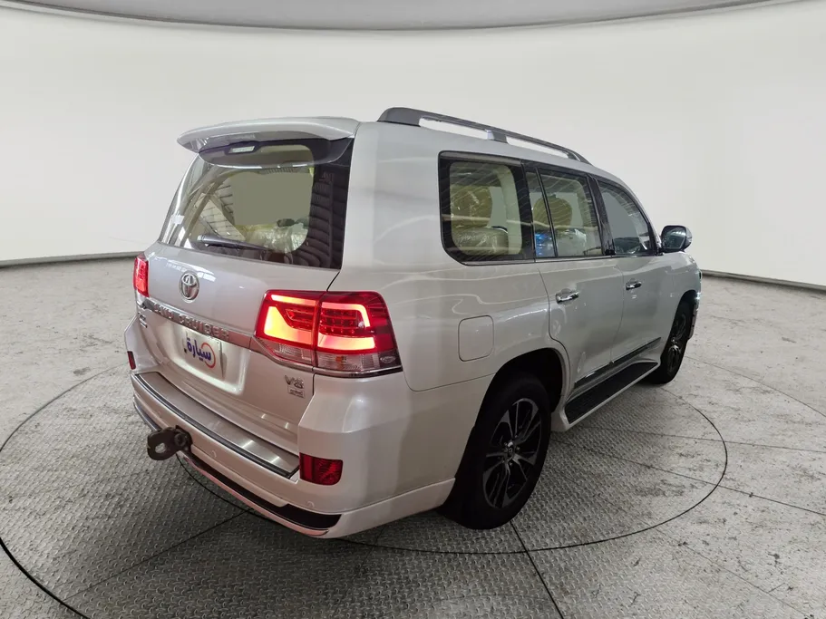 تويوتا لاندكروزر Grand Touring 2021 