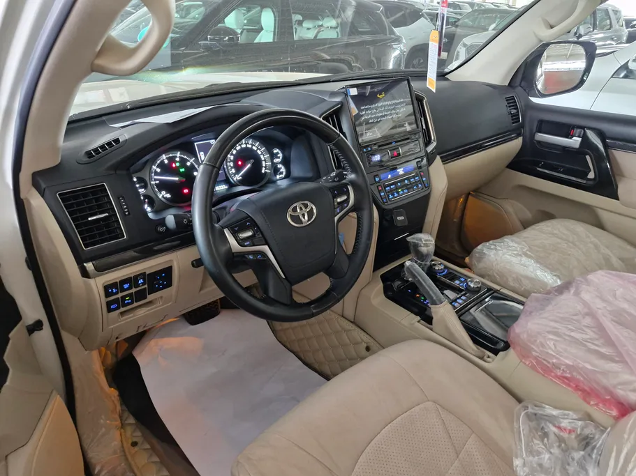 تويوتا لاندكروزر Grand Touring 2021 