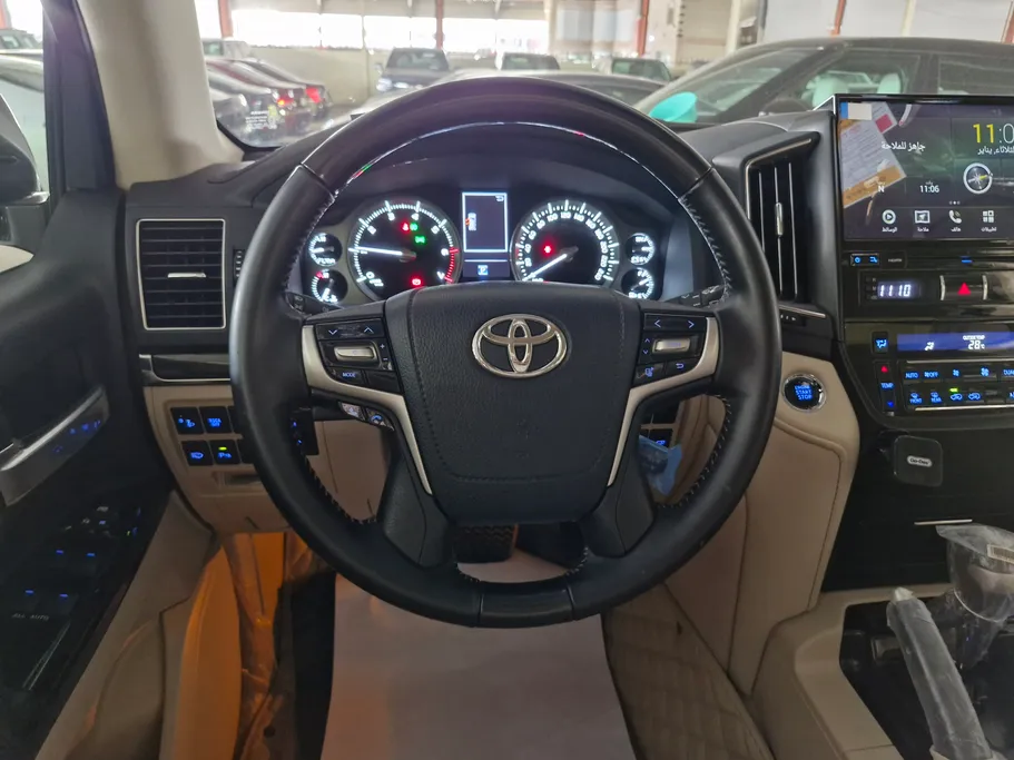 تويوتا لاندكروزر Grand Touring 2021 